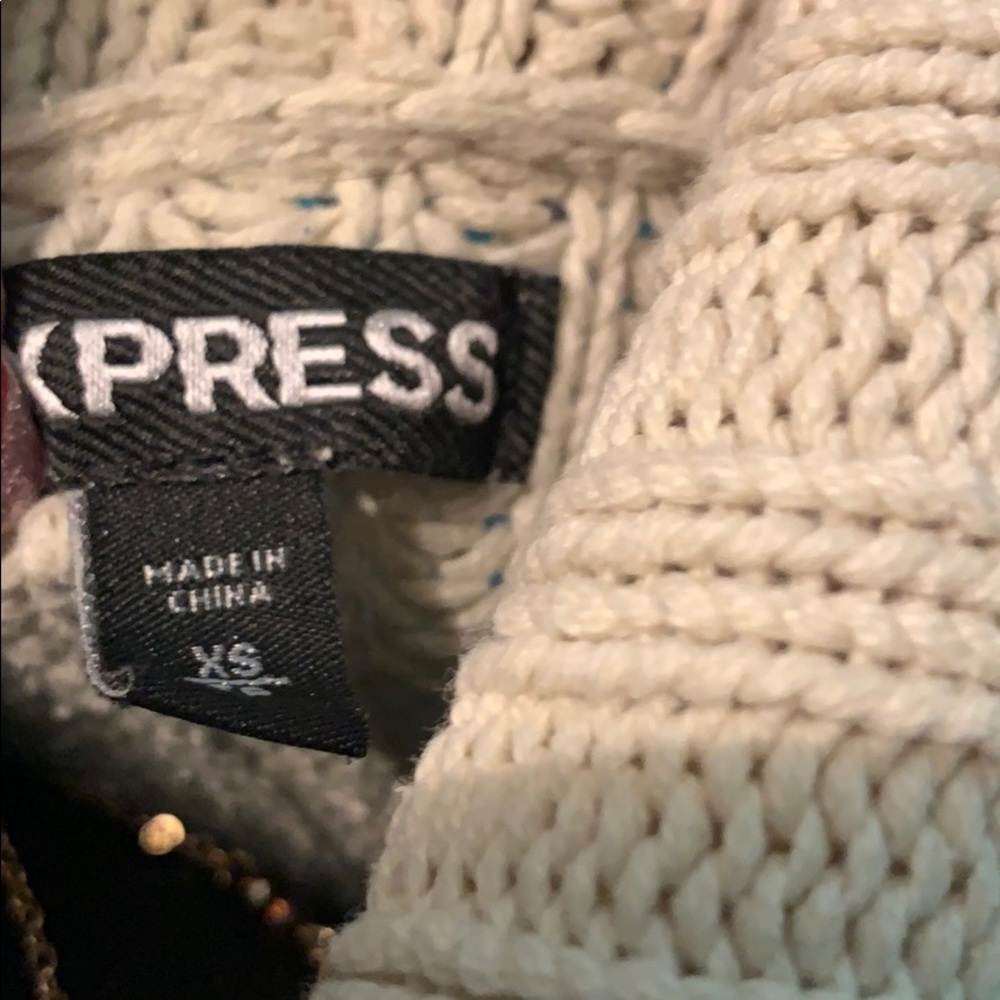 🔥4/$20 Express CreAm Cardigan - Picture 3 of 4